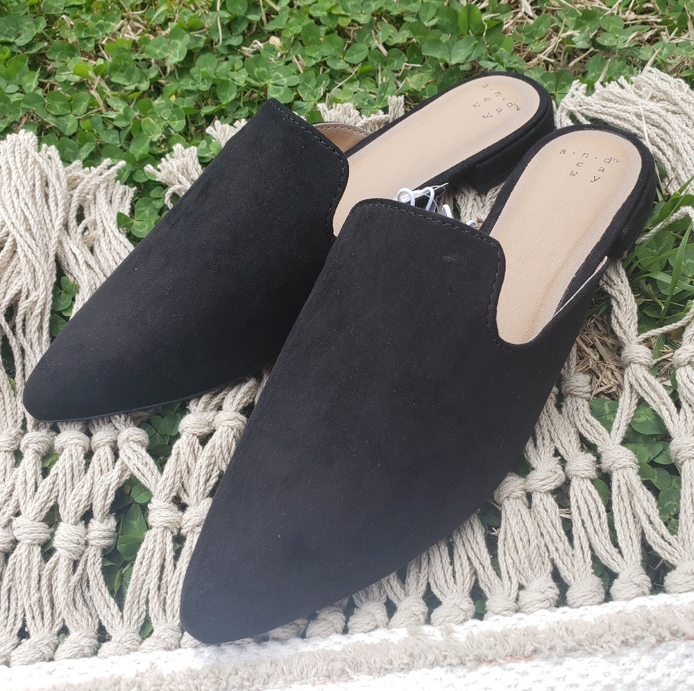 LAST PAIR! Women's Velma Pointy Toe Mules - Picture 2 of 5